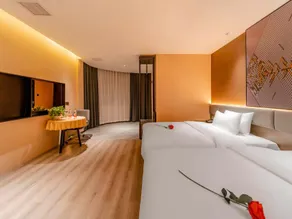 IU Hotel Luzhou Bubu Gaoxin Tiandi - Image 2