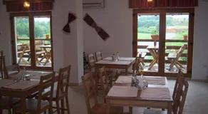 La Curtea Porumbaceana - Image 3