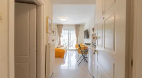 Garnet Studio Flats - Image 3
