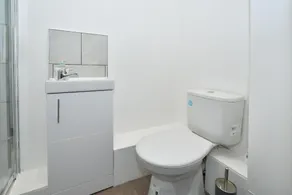 Townhouse @ 24 Brunswick Place Stoke - Image 3