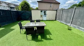 2 Bedrooms Ground floor House, Kitchen, Reception and Private Garden, Parking - Image 3