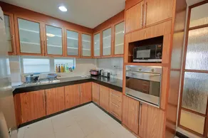 Low-Rise House for Groups Near BTS & EmDistrict For Spacious Cozy Stay - Image 5