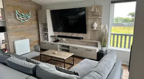 Modern Lodge with Amazing Views - Image 2