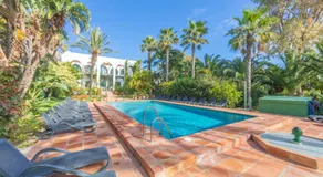 Hurricane Beach Hotel - Image 2