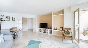 Spacious apartment with pool located in the Marina of Mandelieu - Image 2