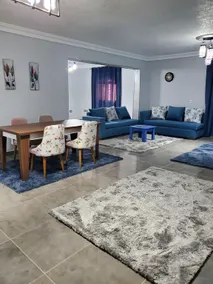 Spacious 3 bedroom apartment - FAMILIES ONLY - Image 3