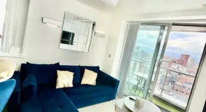Award Winner of 2026 &2025 traveller & Best guest rated apartment, two bedroom, #1 Leeds city centres most central location, Great 180 degree views,balcony , PARKING onsite, Netflix & WiFi - Image 3