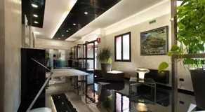 Hotel Versailles - Image 2