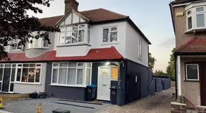 Rowan Crescent's Luxury Stay-In 3 - Image 3