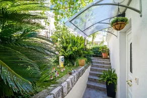 Indy's Beach Apartments - Image 3