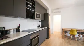 Modern Deluxe 2 Suites Apartment - 15min Colosseum & Metro 5min - AC, Wifi - Image 3