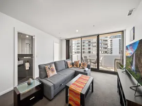 Light-Filled 1-Bed Apartment with Pool  Gym - Image 2