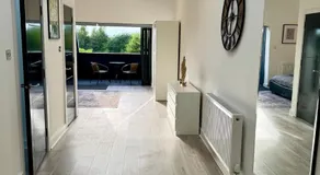 Luxurious New Home Near Airport - Image 5