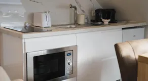 Cozy 1BR & Living Room Apartment, Just 15 Minutes to Downtown - Image 4