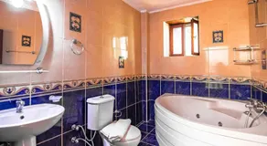 Merkezi Konumda Özel Havuzlu Taş Villa - Image 3