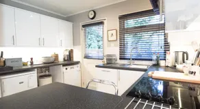 Yew Tree Cottage - Image 3