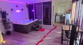 CocoonSPA LoveRoom Jacuzzi - Image 5