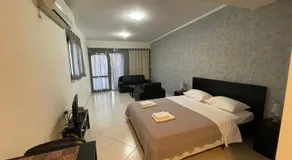 AVR Airport Deluxe Suites 4 AIRPORT FREE SHUTLE - Image 5