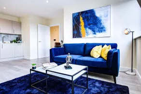 Hybrid Resi - London, Sutton, FREE on-site Car or Van parking - Image 2