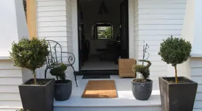 Beautiful Bungalow CBD - Image 5