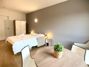 Modern Studio + Gym & Shopping Mall 5 Min Walk - Image 5