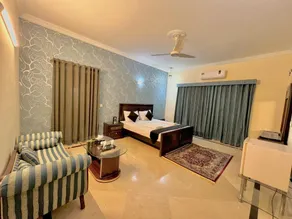 Step Inn Guest House - Image 5