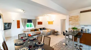 Casa Giovanni By Ezoria Villas - Image 3
