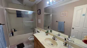 Surrey Guesthouse near King George Blvd - Free Parking & Wi-Fi - Image 2