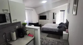 Art Room & Apartment - Image 2