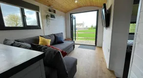 Maple Lodge Quirky Salvaged Railway Carriage with Hot Tub - Image 2
