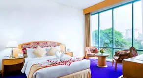 HOTEL LAKE CASTLE - Parkview - Image 2