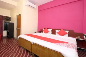 OYO Flagship 15481 Hotel Star - Image 1