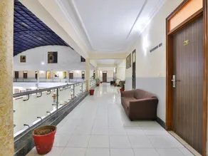 Capital O 16350 Infocity Club And Resort - Image 2