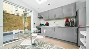 Nine Elms Urban Suites - Image 5