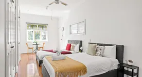 Quadruple Ensuite Room - Nearby Stations & Shops - Image 2