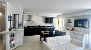 Appartement Luxe - 3 pièces avec vue mer, piscine et tennis - Image 3