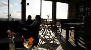Hotel Rural "Posada EL SOLAR" con "Terraza panorámica-Salón GINTONIC BAR" - Image 4
