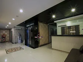 Hin's Hotel - Image 5