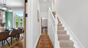 5-Bed Luxury Manor, Games Room, Off road parking & Stylish interiors, Central Gloucester, Cotswolds - Sleeps up to 12 Great for Groups! by Blue Puffin Stays - Image 5