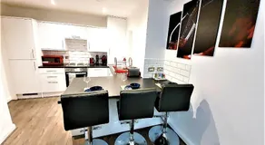 Manchester Holiday Apartment - Image 2