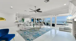 Bayfront Luxury House with Pool - Image 3
