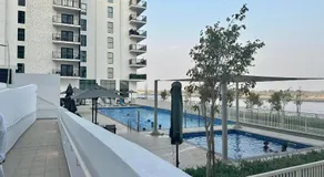 F1 Dreamstay 1BHK Gym Pool - Image 3