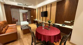 Hotel the Plaza - Image 3