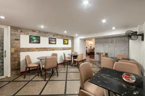 Little Diamond Hotel - Image 5