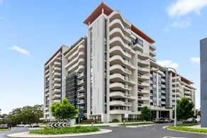 Luxe 2-Bed: Modern Interiors, Balcony & BBQ Area - Image 5