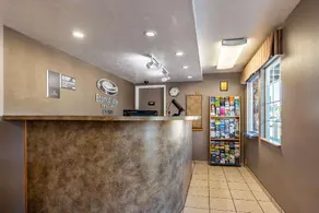 Econo Lodge Inn & Suites West Portland Hillsboro - Image 2