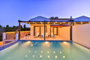 Nature Villa with Pool and Jacuzzi - Image 3