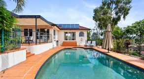 Peaceful Family Home 4-Bed, Pool, Alfresco Dining - Image 2