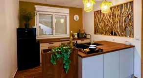 A Fleur de Spa : Maison chaleureuse avec spa privatif et billard. - Image 4