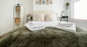 6B3B Contractor House Sleeps 12 Near Coventry Hospital & City Centre Free Nearby Parking - Image 5